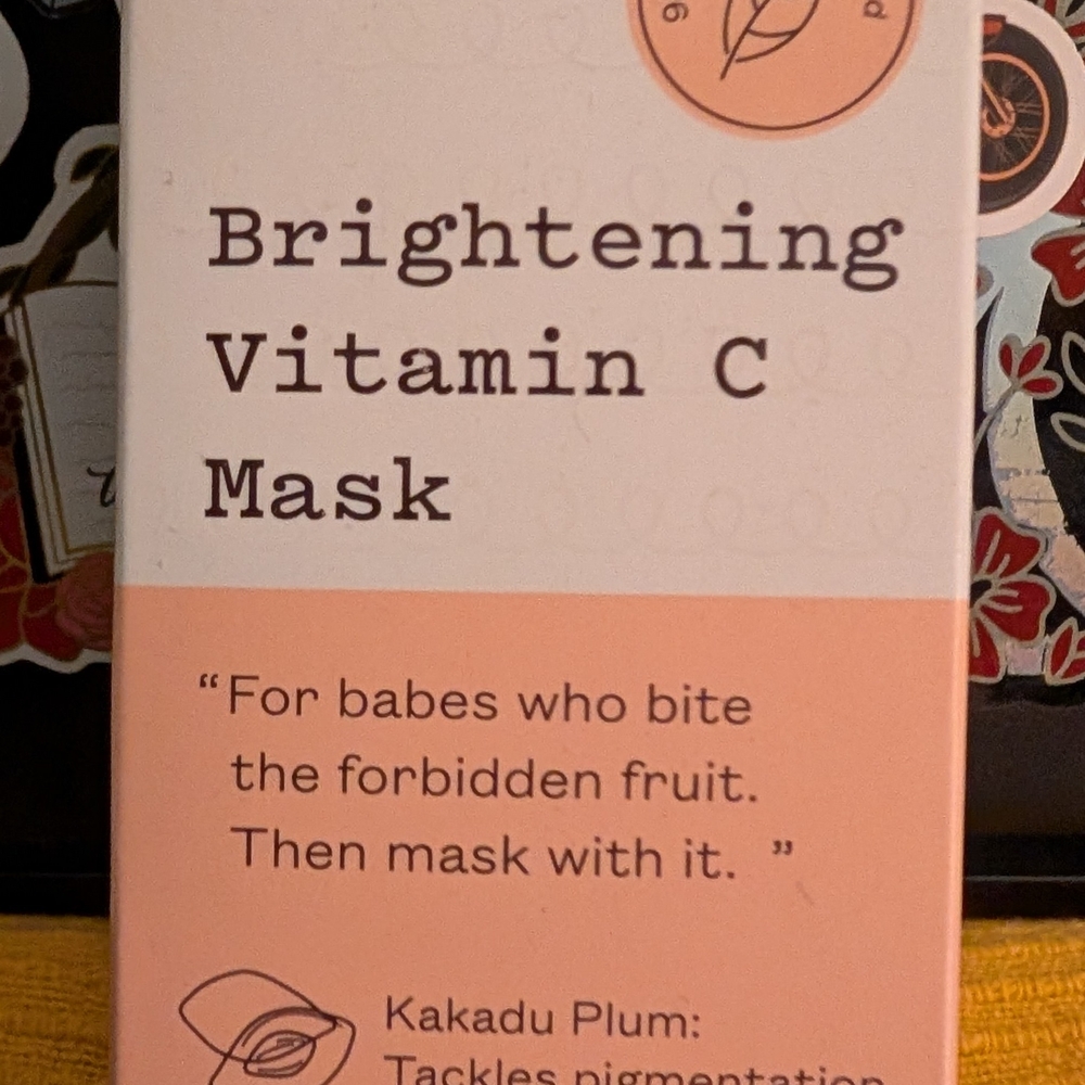 Brightening Vitamin C Mask - Cream and Pink